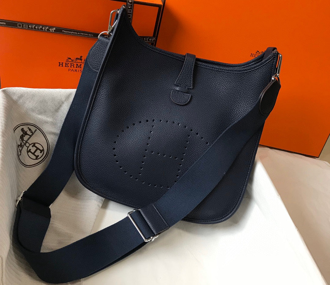 Hermes H083435 Evelyne III 29 Shoulder Bag Silver Hardware Navy Blue