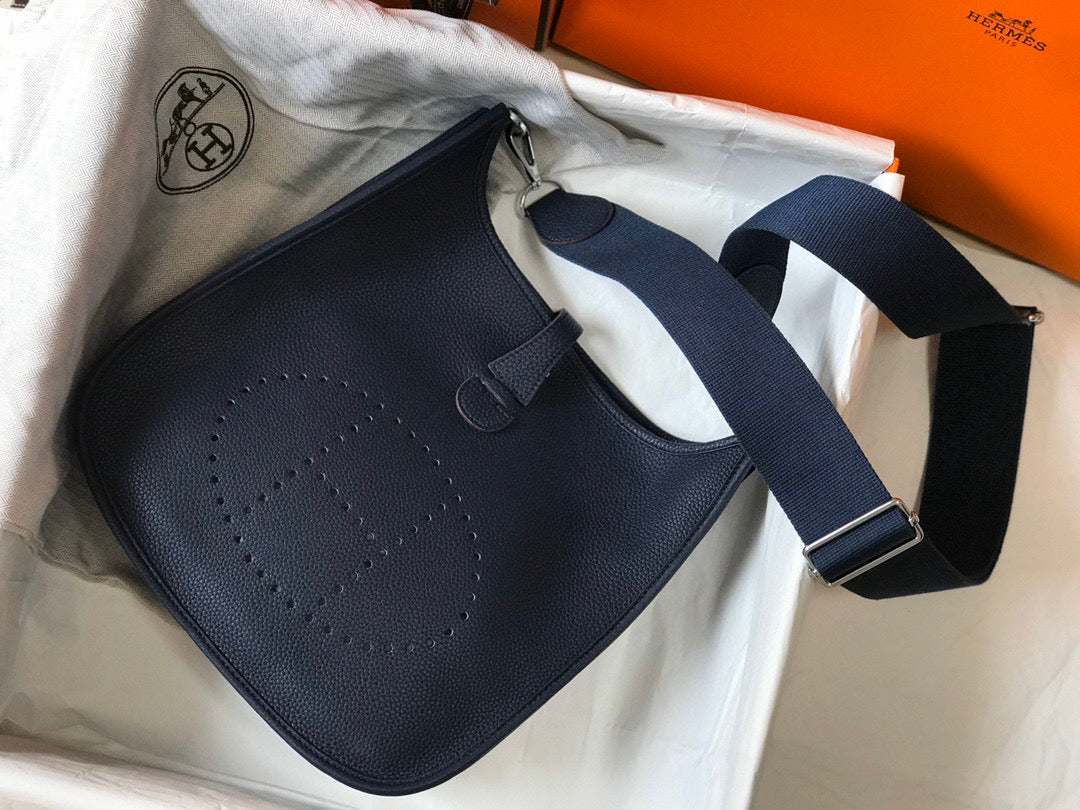 Hermes H083435 Evelyne III 29 Shoulder Bag Silver Hardware Navy Blue - Default Title - View 4