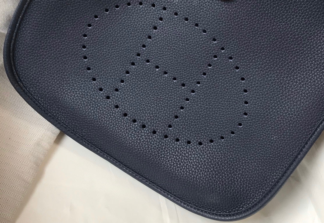 Hermes H083435 Evelyne III 29 Shoulder Bag Silver Hardware Navy Blue - Default Title - View 7