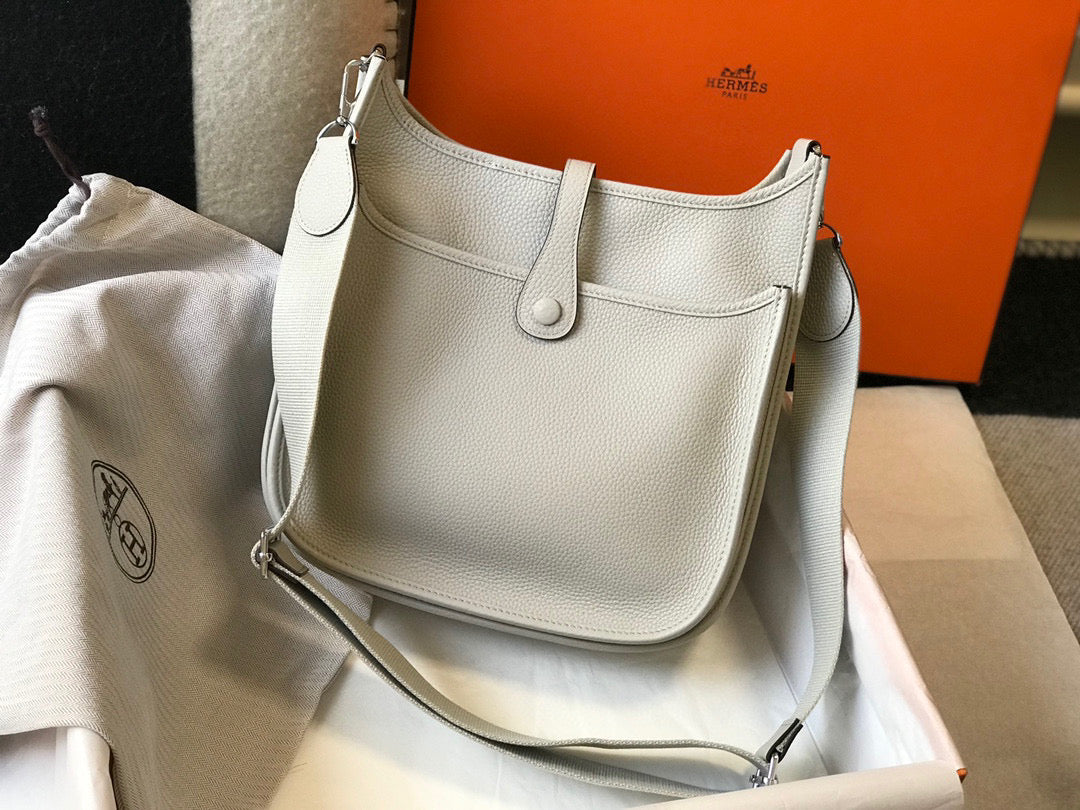 Hermes H083435 Evelyne III 29 Shoulder Bag Silver Hardware White Gray