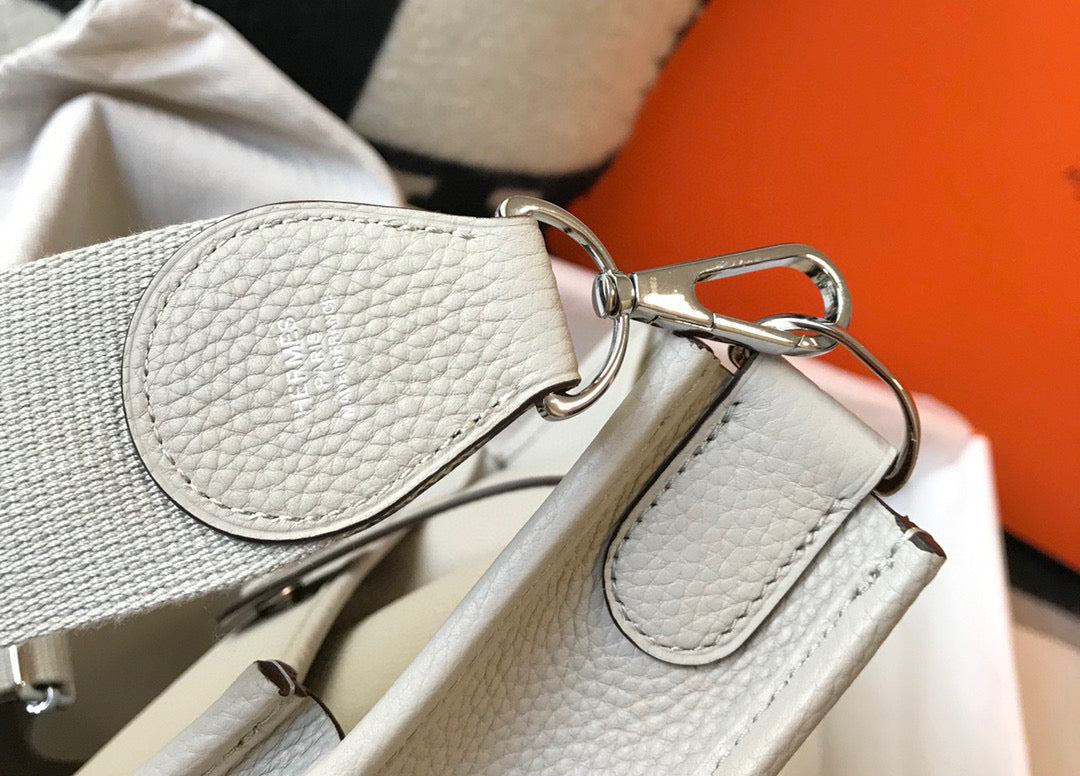 Hermes H083435 Evelyne III 29 Shoulder Bag Silver Hardware White Gray