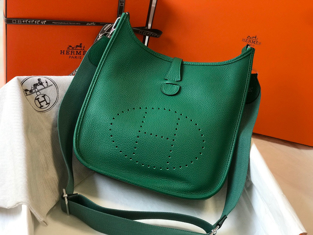 Hermes H083435 Evelyne III 29 Shoulder Bag Silver Hardware Green - Default Title - View 1