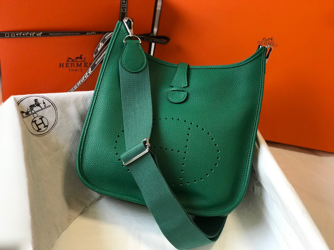 Hermes H083435 Evelyne III 29 Shoulder Bag Silver Hardware Green - Default Title - View 2