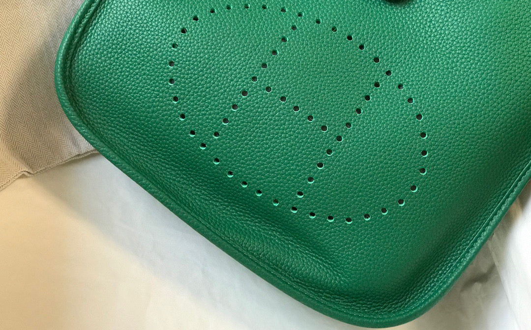 Hermes H083435 Evelyne III 29 Shoulder Bag Silver Hardware Green