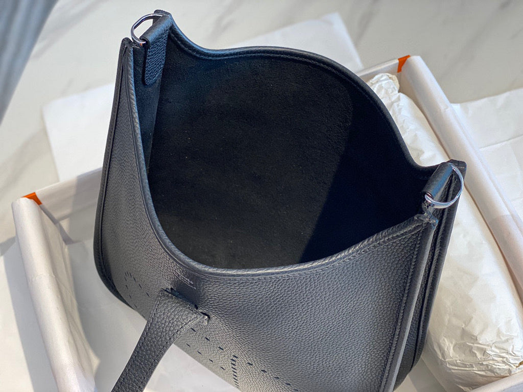 Hermes H083435 Evelyne III 29 Shoulder Bag Silver Hardware Black
