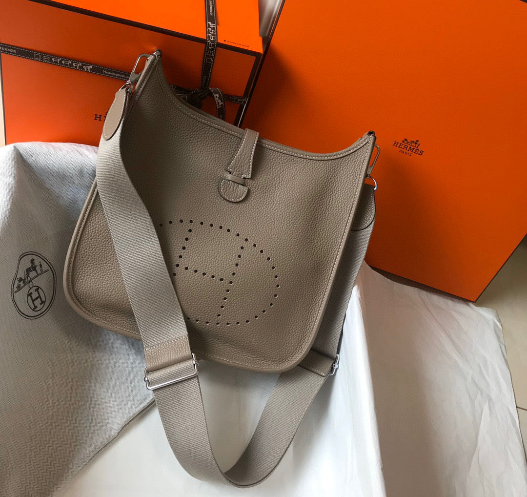 Hermes H083435 Evelyne III 29 Shoulder Bag Silver Hardware Gray