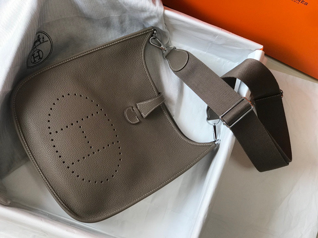 Hermes H083435 Evelyne III 29 Shoulder Bag Silver Hardware Dark Gray
