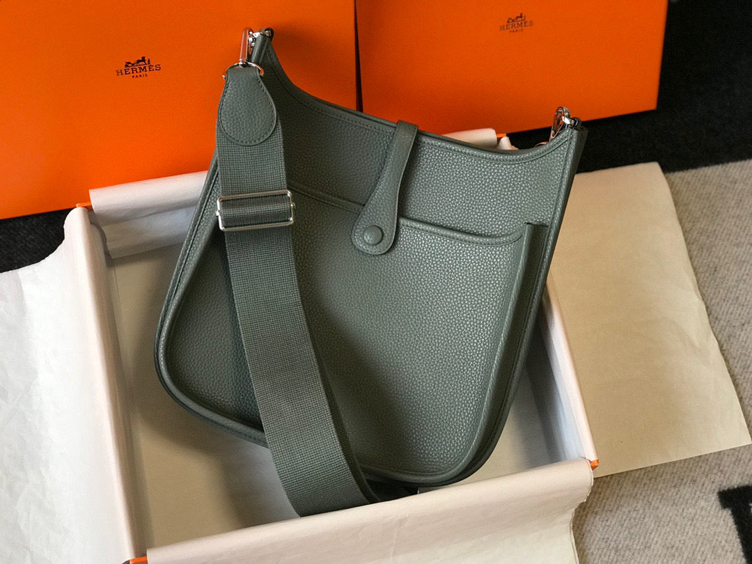 Hermes H083435 Evelyne III 29 Shoulder Bag Silver Hardware Dark Green - Default Title - View 2