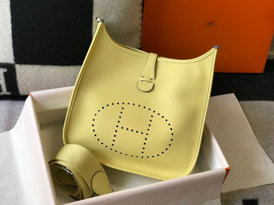 Hermes H083435 Evelyne III 29 Shoulder Bag Silver Hardware Lemon Yellow - Default Title - View 4