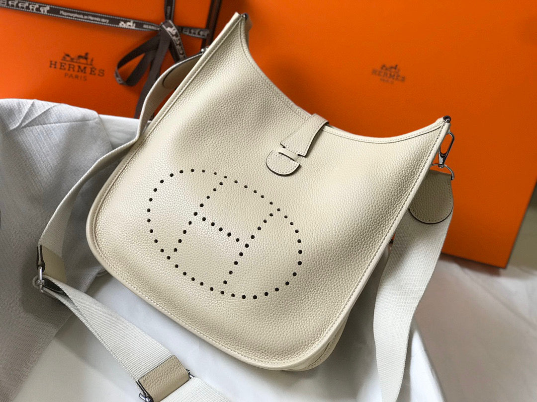 Hermes H083435 Evelyne III 29 Shoulder Bag Silver Hardware Beige - Default Title - View 1