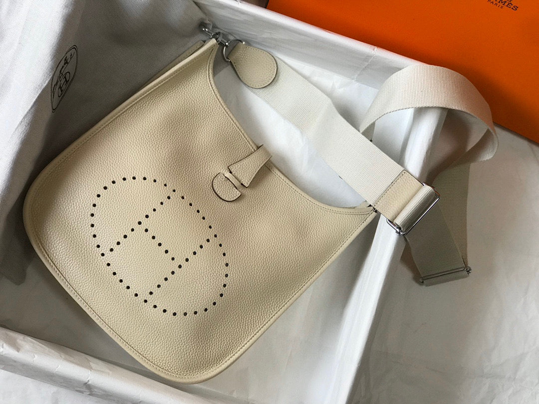 Hermes H083435 Evelyne III 29 Shoulder Bag Silver Hardware Beige