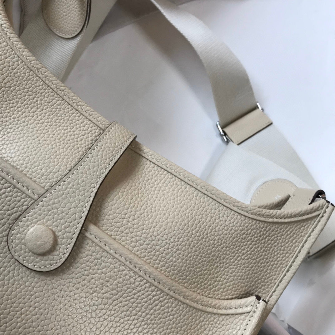 Hermes H083435 Evelyne III 29 Shoulder Bag Silver Hardware Beige