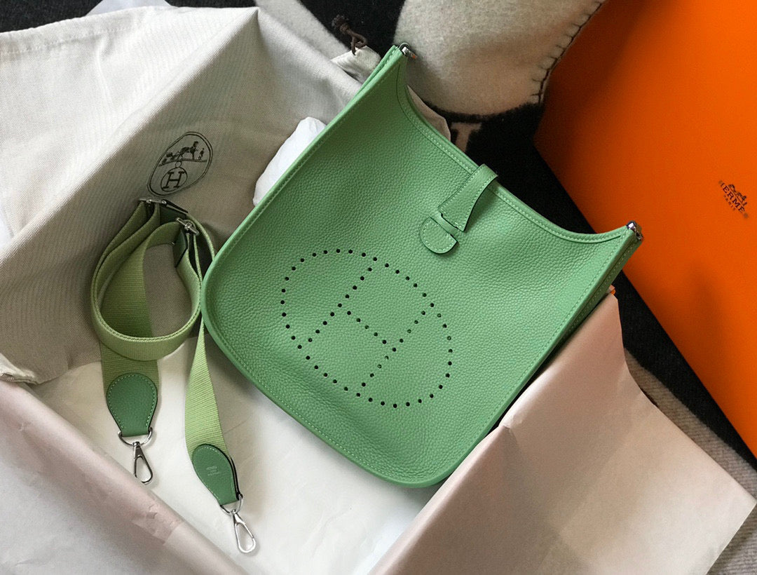Hermes H083435 Evelyne III 29 Shoulder Bag Silver Hardware Light Green - Default Title - View 1
