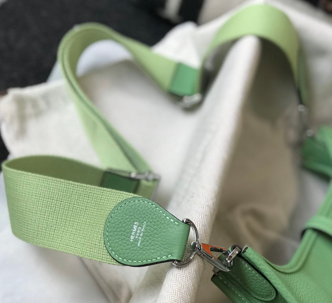 Hermes H083435 Evelyne III 29 Shoulder Bag Silver Hardware Light Green - Default Title - View 4