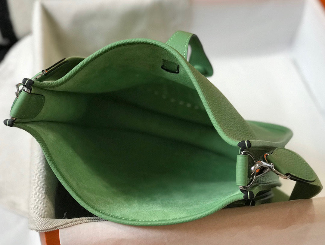 Hermes H083435 Evelyne III 29 Shoulder Bag Silver Hardware Light Green - Default Title - View 8