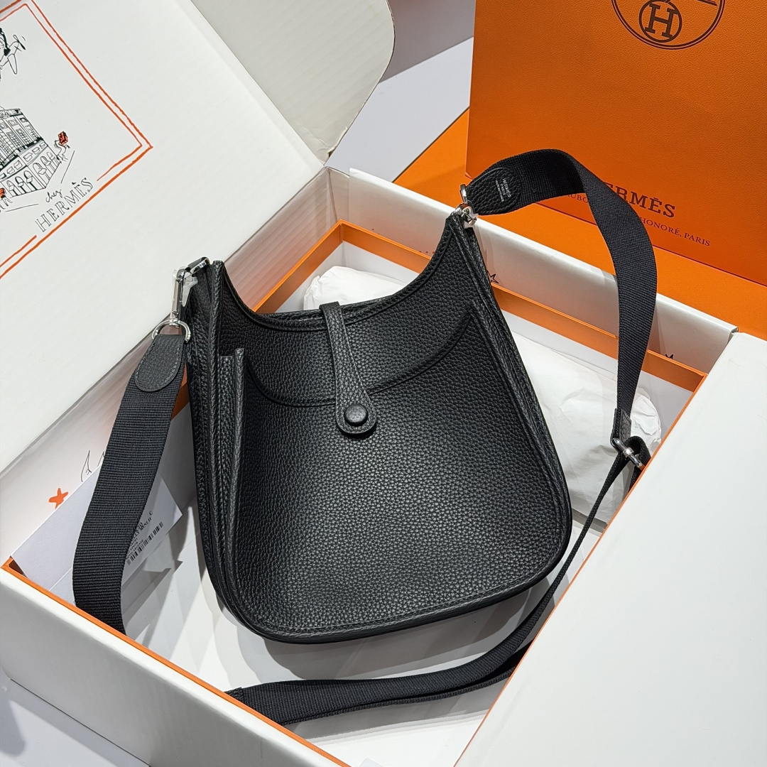 Hermes H083440 Evelyne 23  Clemence Leather Tc cow leather  Shoulder Bag