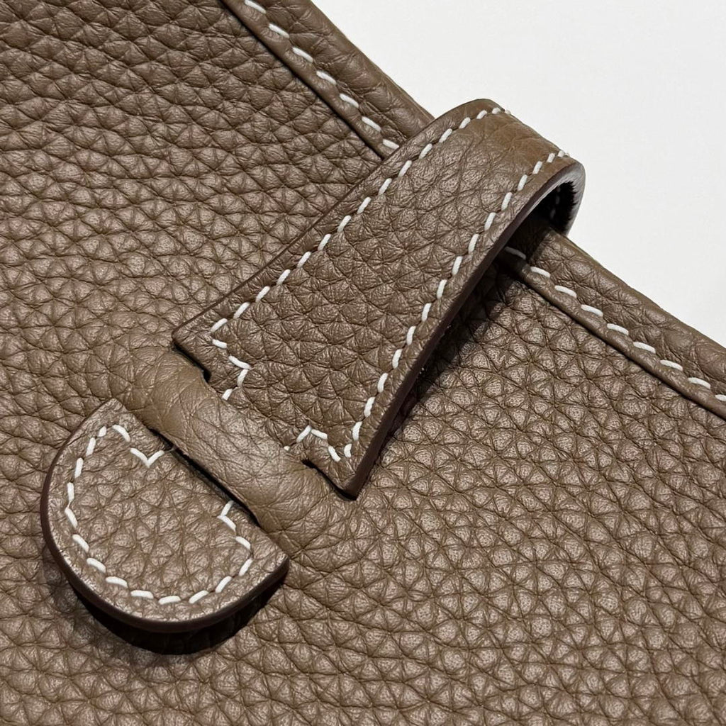 Hermes H083441  Evelyne 23  Clemence Leather Tc cow leather  Shoulder Bag