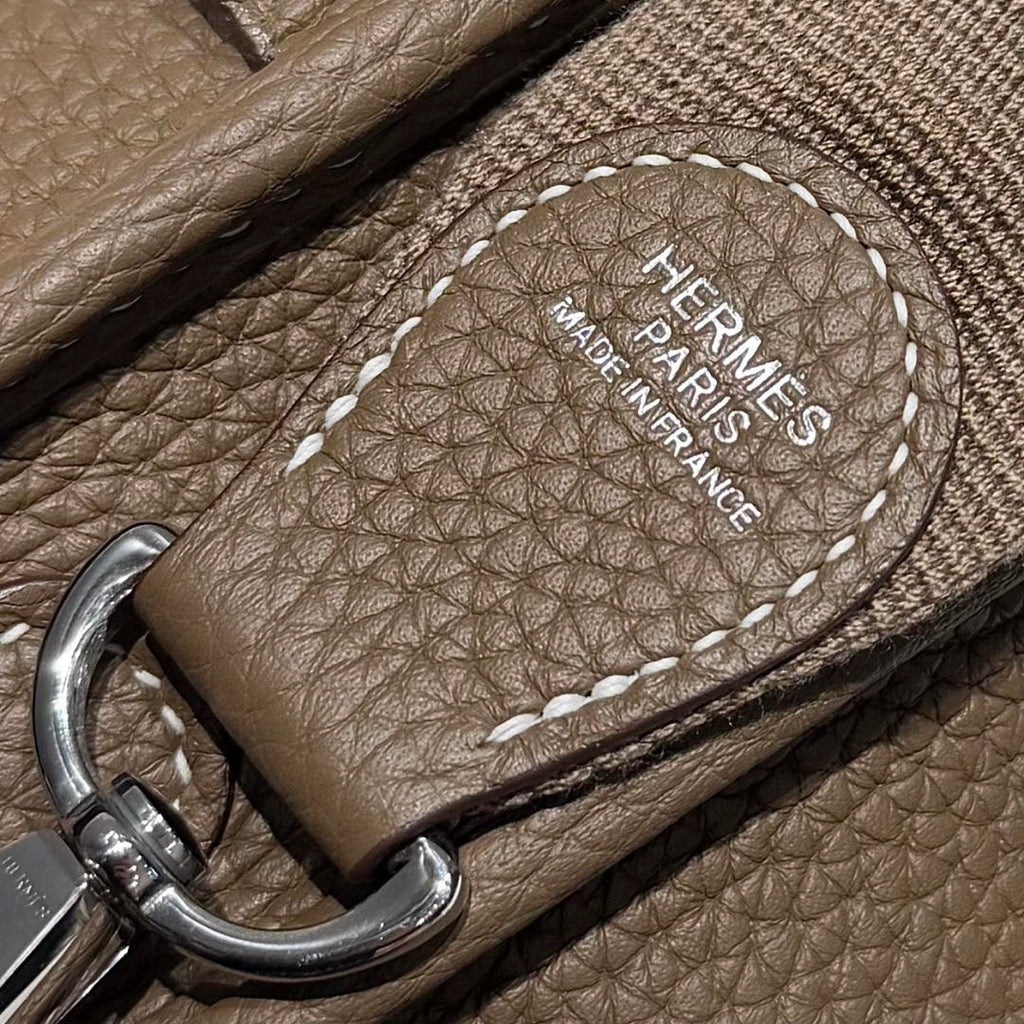 Hermes H083441  Evelyne 23  Clemence Leather Tc cow leather  Shoulder Bag