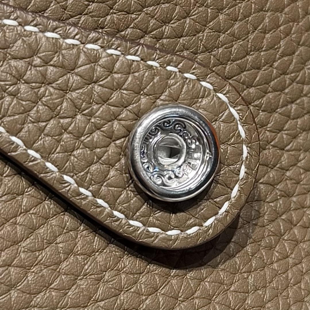 Hermes H083441  Evelyne 23  Clemence Leather Tc cow leather  Shoulder Bag