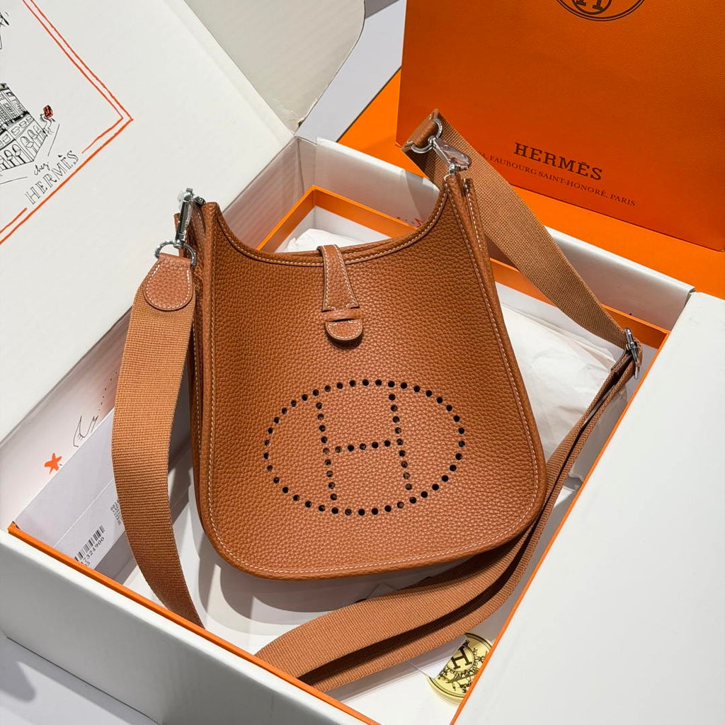 Hermes H083442  Evelyne 23  Clemence Leather Tc cow leather  Shoulder Bag