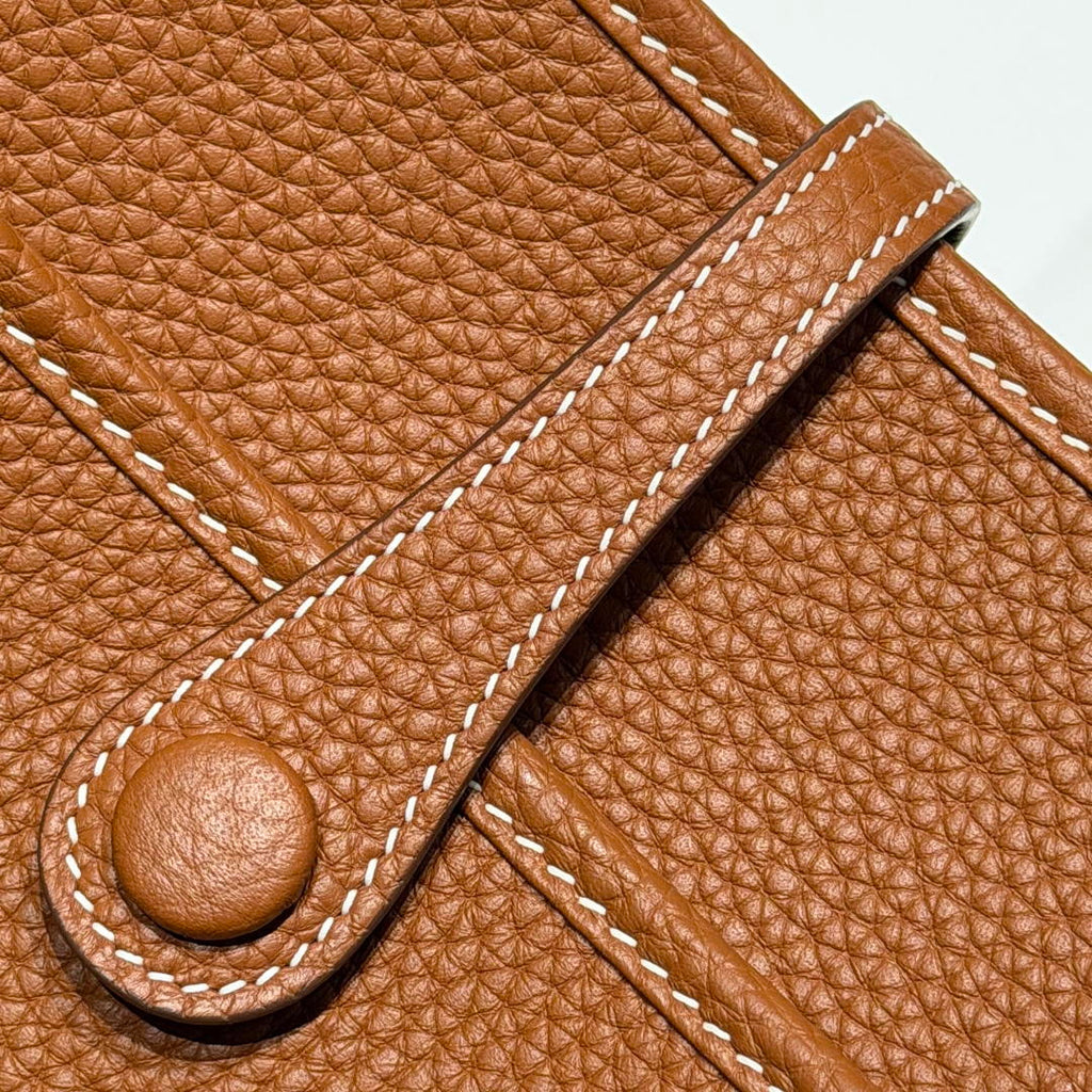 Hermes H083442  Evelyne 23  Clemence Leather Tc cow leather  Shoulder Bag