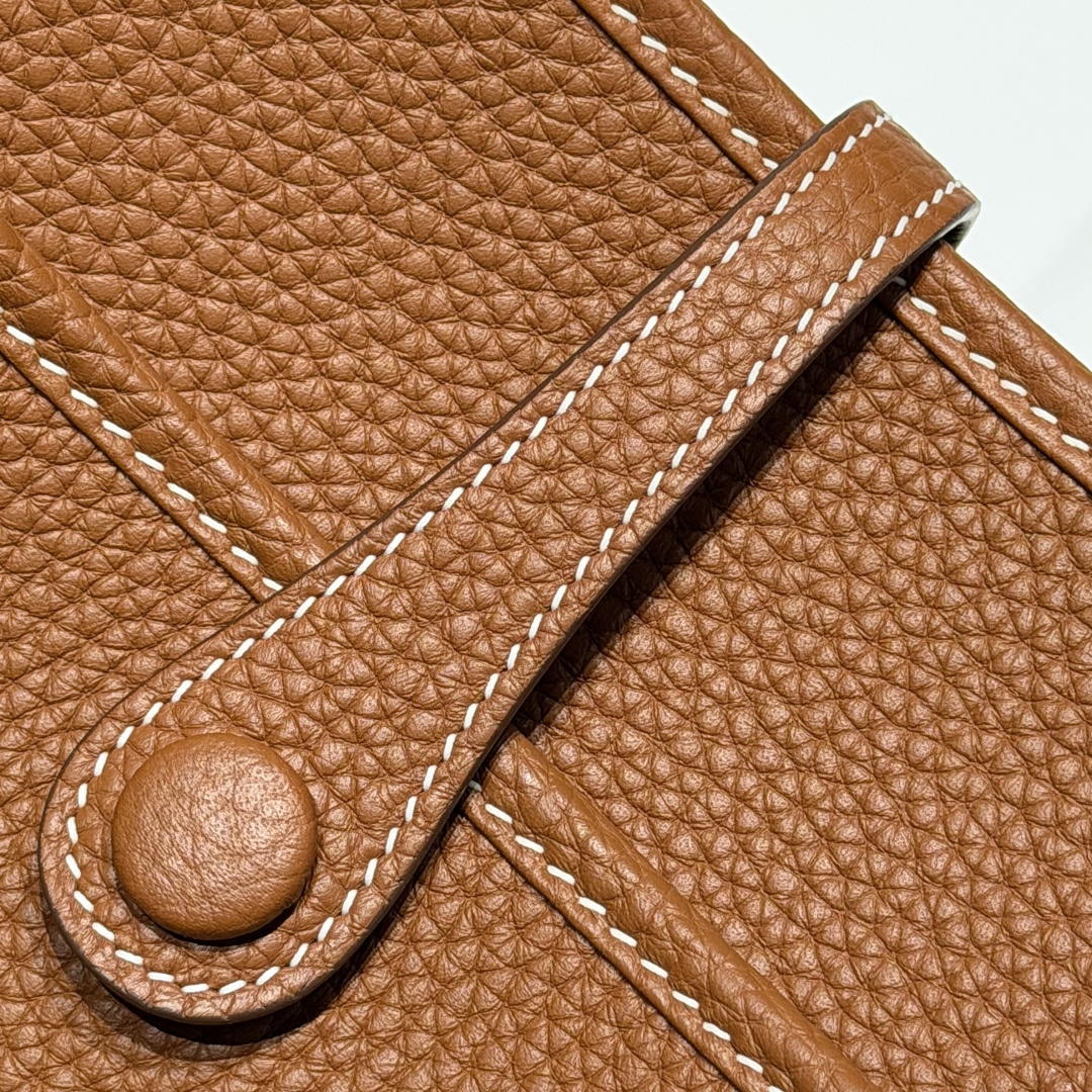 Hermes H083442  Evelyne 23  Clemence Leather Tc cow leather  Shoulder Bag