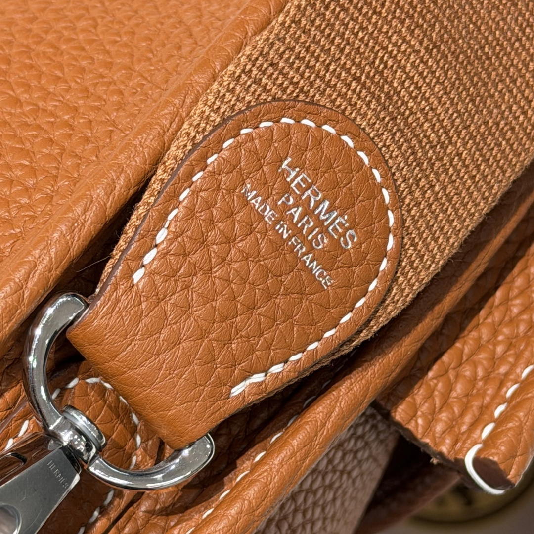 Hermes H083442  Evelyne 23  Clemence Leather Tc cow leather  Shoulder Bag