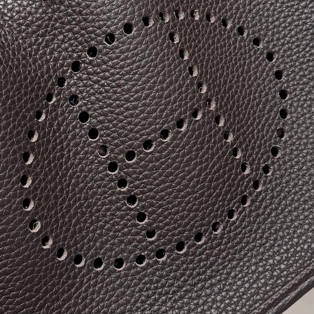 Hermes H083443  Evelyne 23  Clemence Leather Tc cow leather  Shoulder Bag