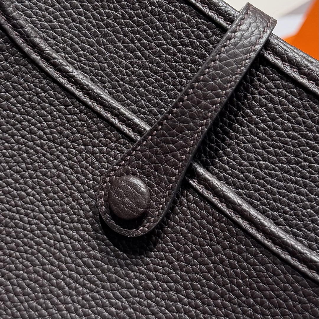 Hermes H083443  Evelyne 23  Clemence Leather Tc cow leather  Shoulder Bag
