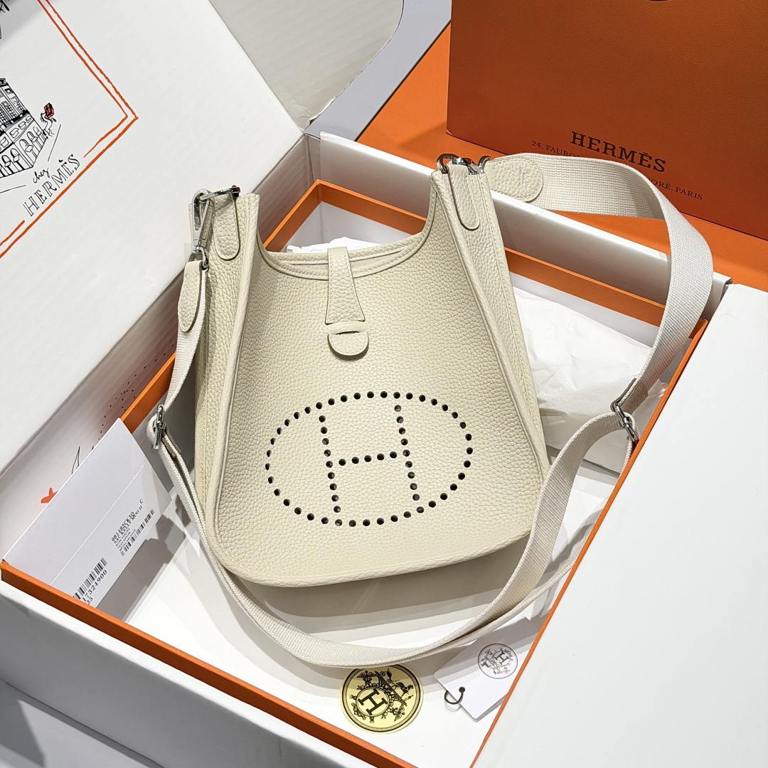 Hermes H083446 Evelyne 23  Clemence Leather Tc cow leather  Shoulder Bag