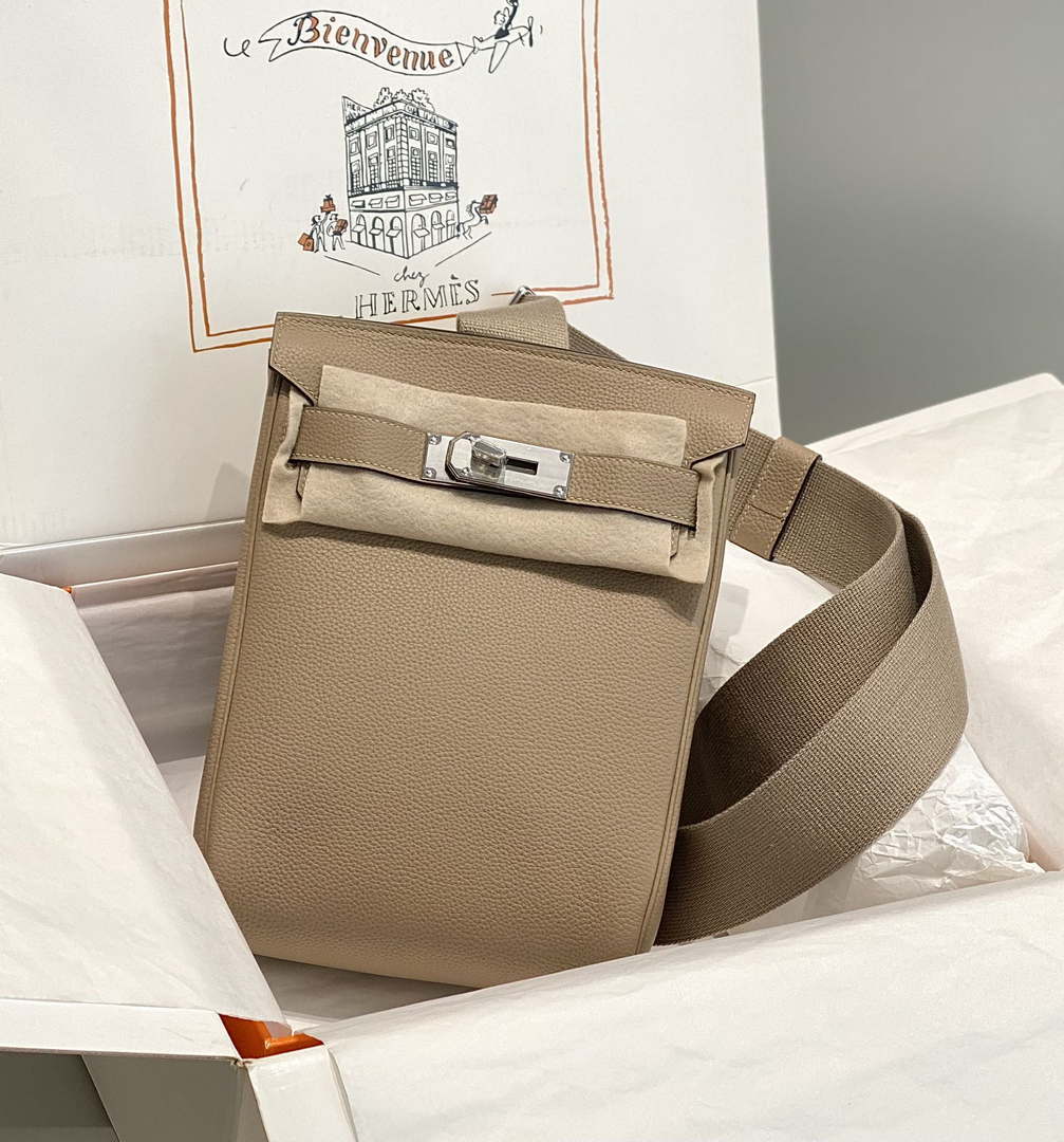 Hermes H083591CK89 Hac a Dos GM backpack Trench coat gray - Default Title - View 1