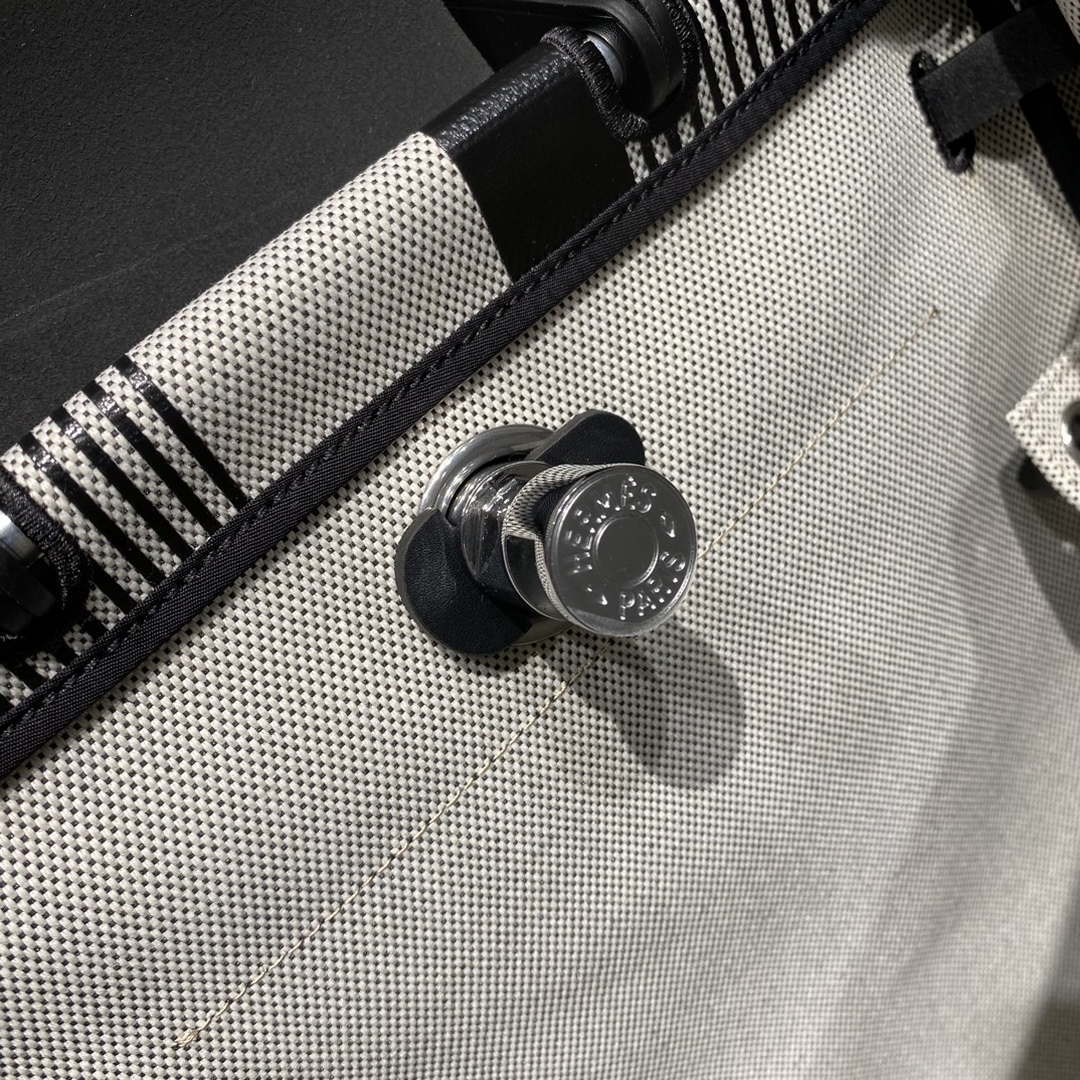 Hermes H084076CKAD A Dos Zip Retourne Herbag Backpack Toile Vache Hunter Ebene H60070