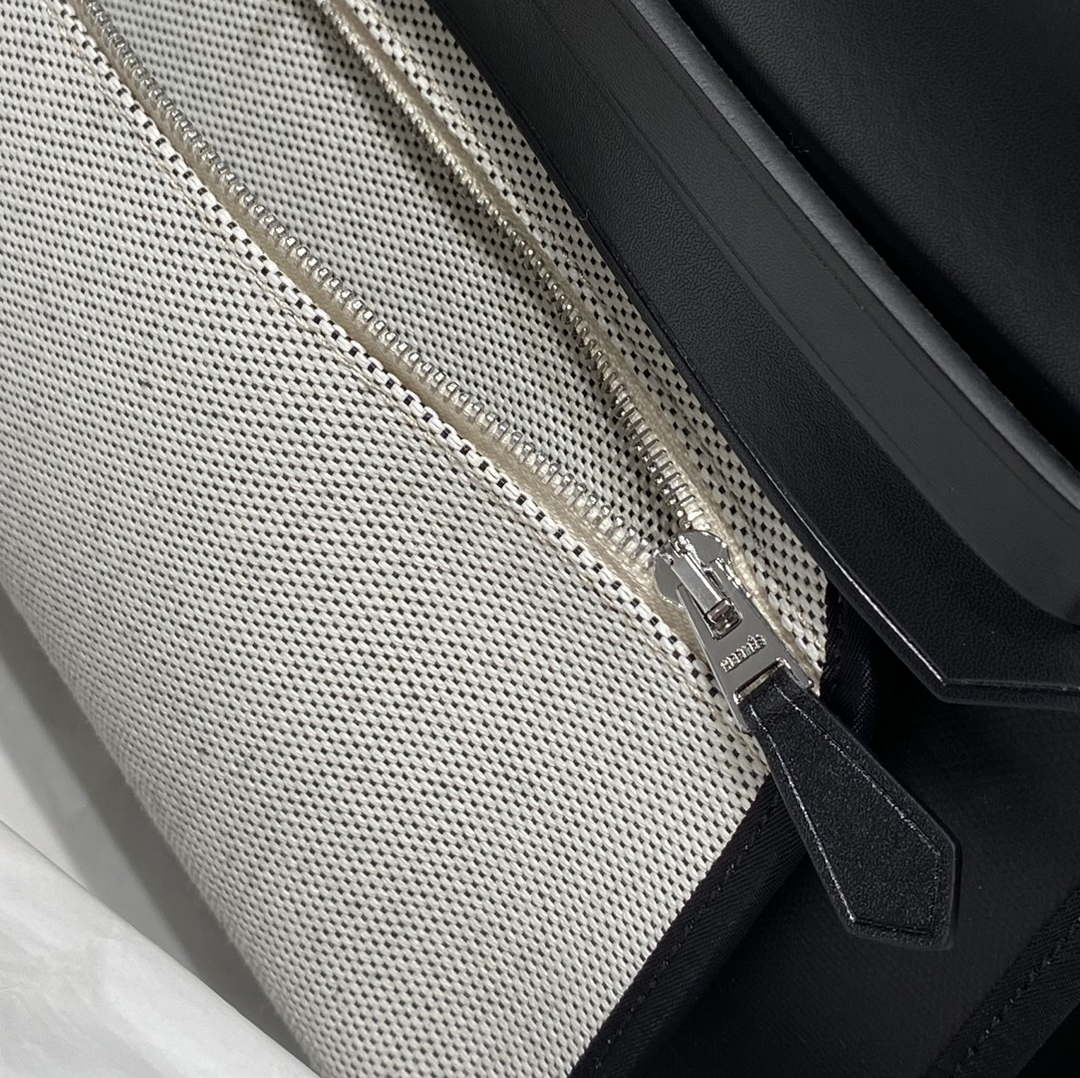 Hermes H084076CKAD Herbag Zip 31 Bag in Black Hunter Leather and Canvas H60058 - Default Title - View 10
