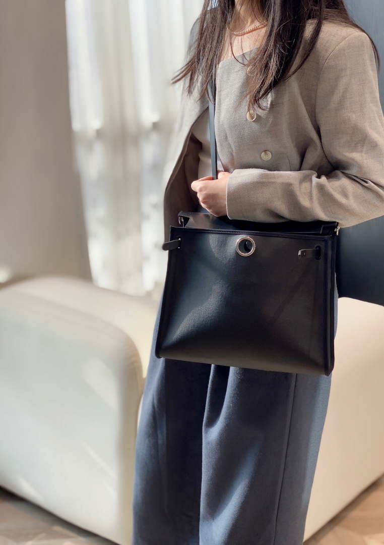 Hermes H084076CKAD Herbag Zip 31 Bag in Black Hunter Leather and Canvas H60058 - Default Title - View 4