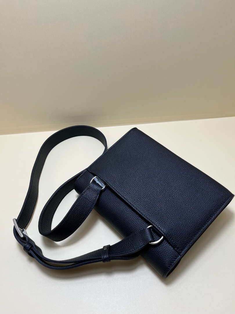 Hermes H084109CK18 SAC A Depeches Messager Shoulder Togo 21 bags Black