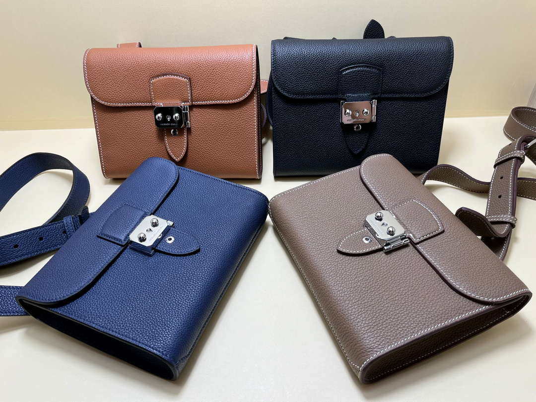 Hermes H084109CK18 SAC A Depeches Messager Shoulder Togo 21 bags Navy Blue