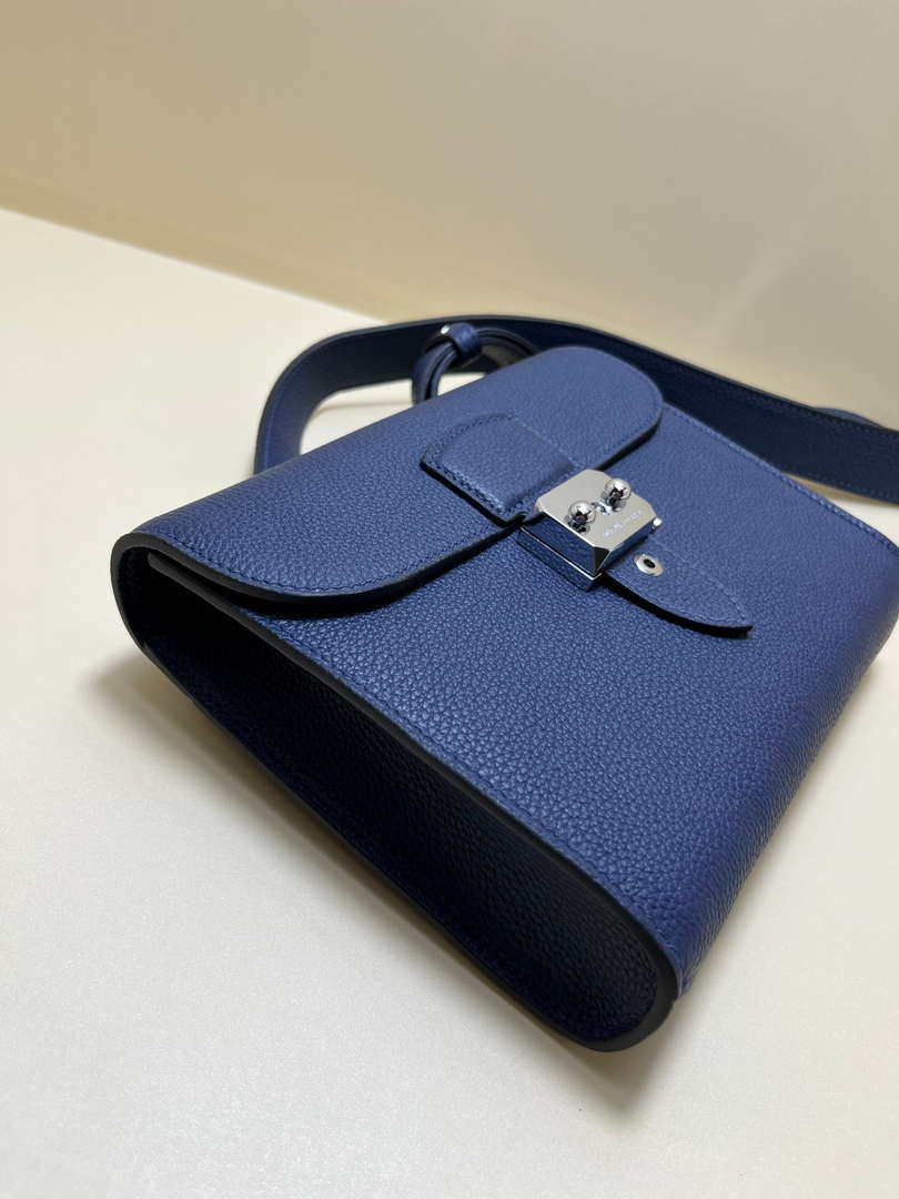 Hermes H084109CK18 SAC A Depeches Messager Shoulder Togo 21 bags Navy Blue