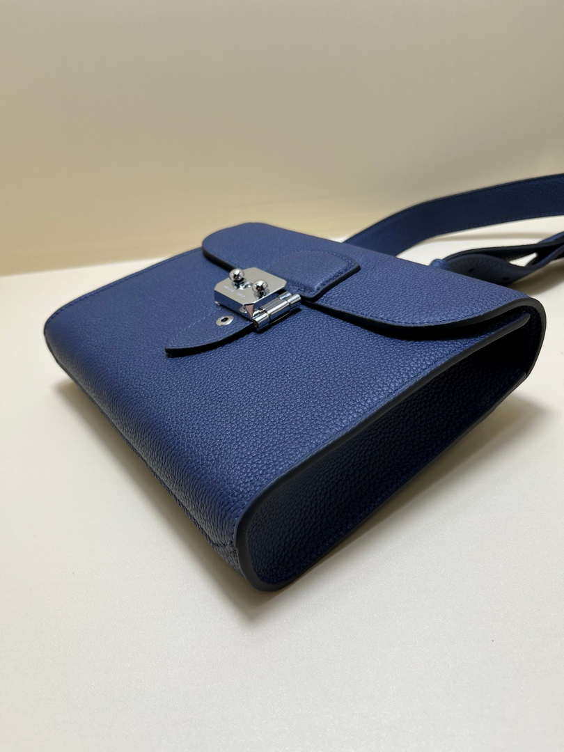 Hermes H084109CK18 SAC A Depeches Messager Shoulder Togo 21 bags Navy Blue