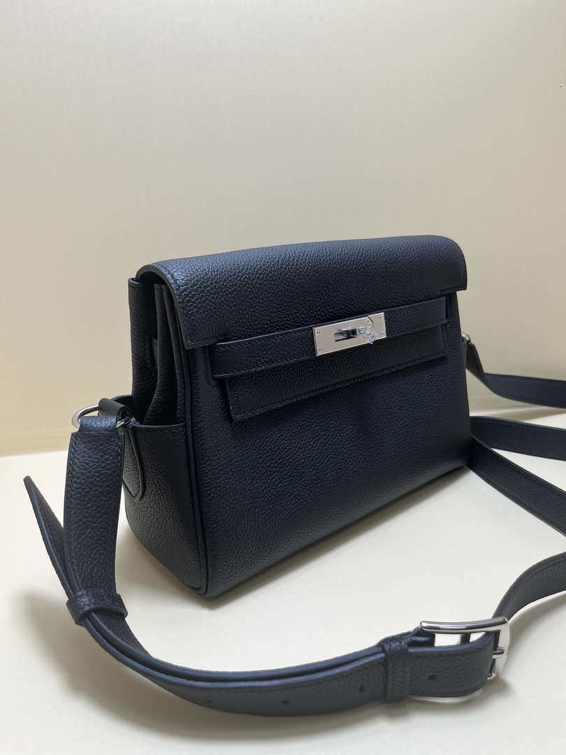 Hermes H084109CK25 Kelly Messager Shoulder Togo 25 bags Black Silver