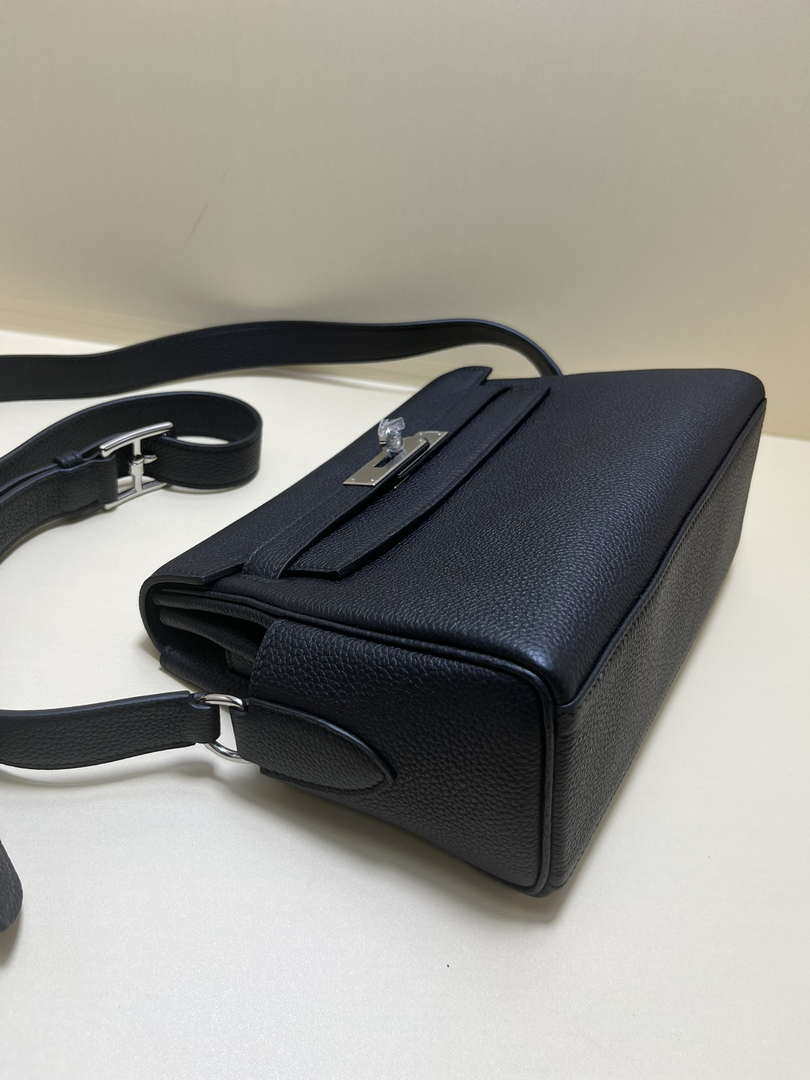 Hermes H084109CK25 Kelly Messager Shoulder Togo 25 bags Black Silver