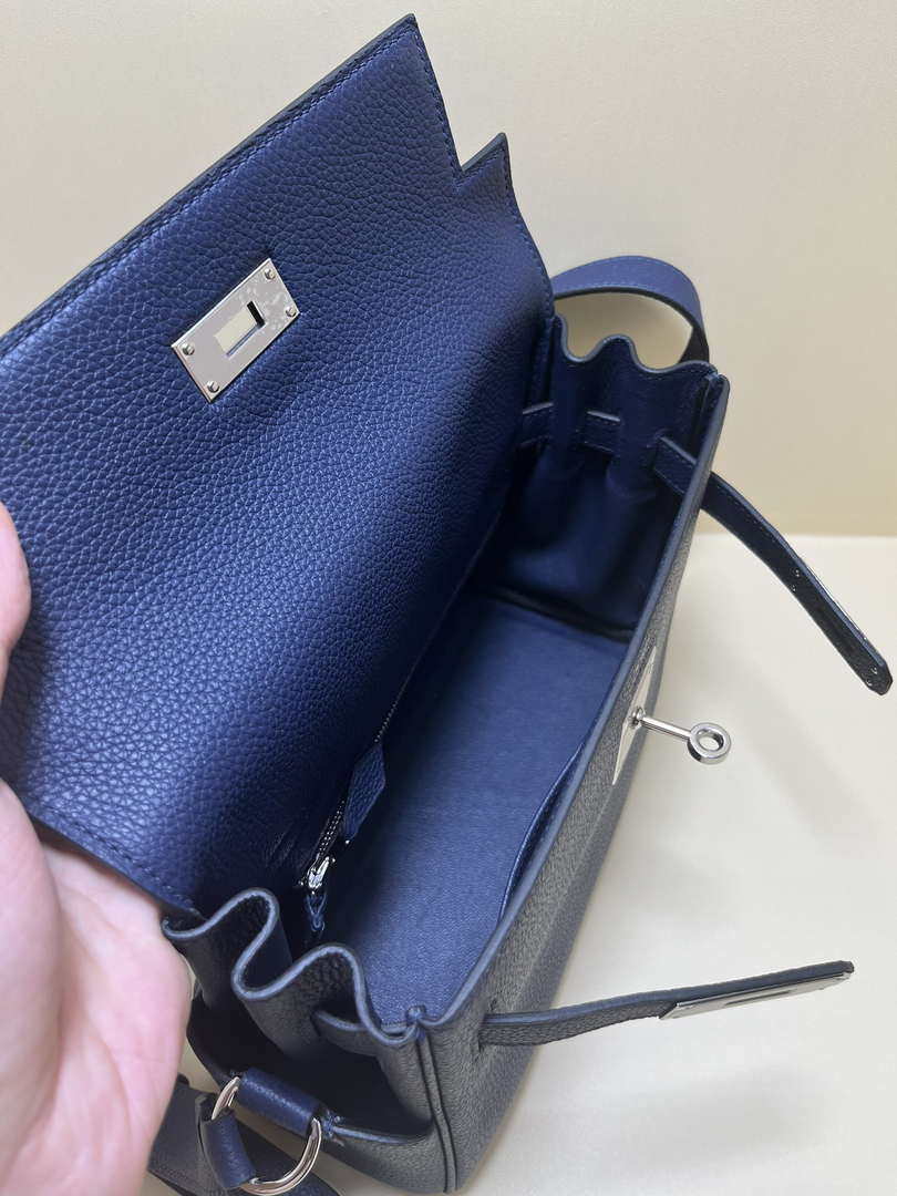 Hermes H084109CK25 Kelly Messager Shoulder Togo 25 bags Navy Silver