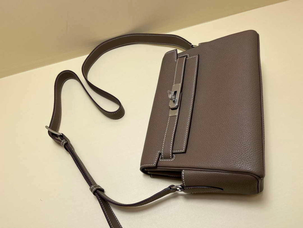 Hermes H084109CK25 Kelly Messager Shoulder Togo 25 bags Elephant Gray Silver