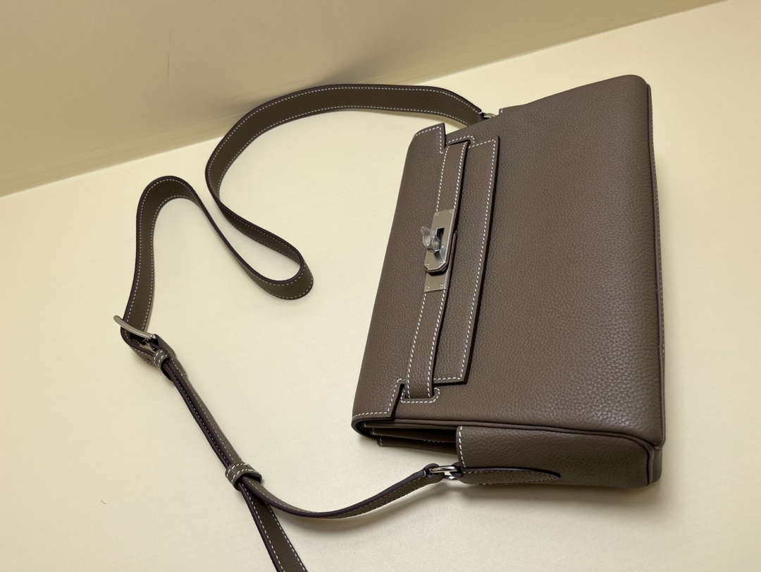 Hermes H084109CK25 Kelly Messager Shoulder Togo 25 bags Elephant Gray Silver