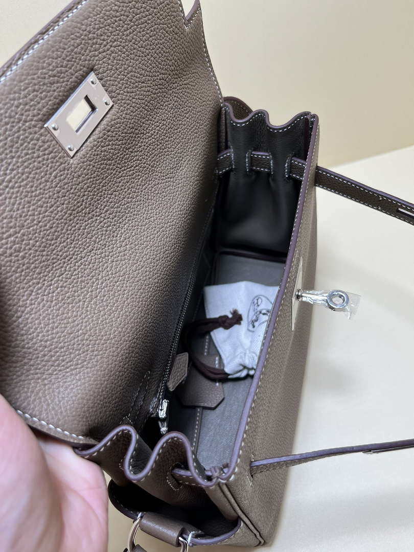 Hermes H084109CK25 Kelly Messager Shoulder Togo 25 bags Elephant Gray Silver