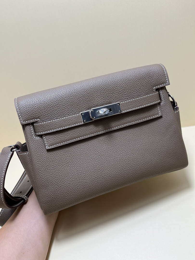 Hermes H084109CK25 Kelly Messager Shoulder Togo 25 bags Elephant Gray Silver