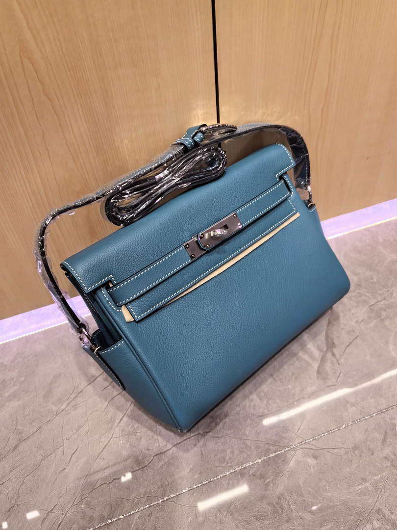Hermes H084109CK25 Kelly Messager Shoulder Togo 25 bags Sky Blue Silver