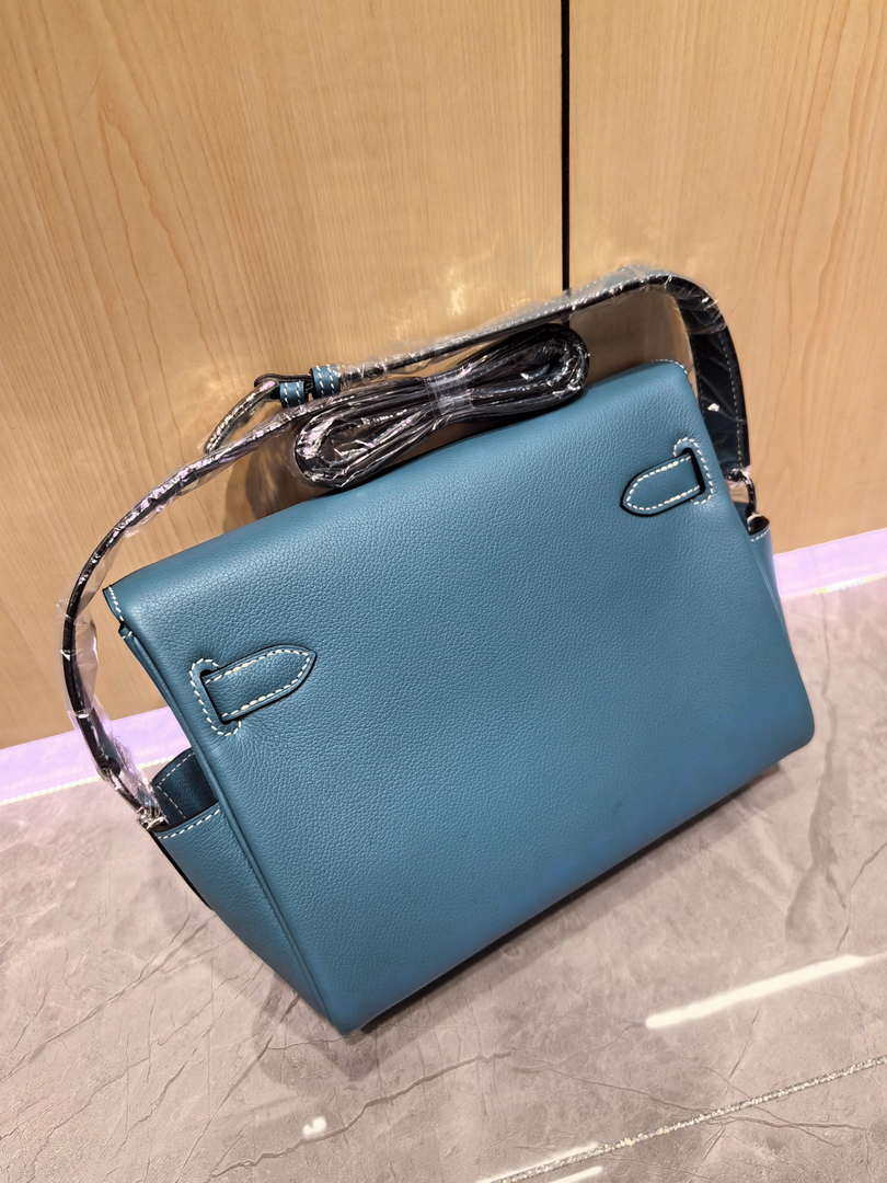 Hermes H084109CK25 Kelly Messager Shoulder Togo 25 bags Sky Blue Silver