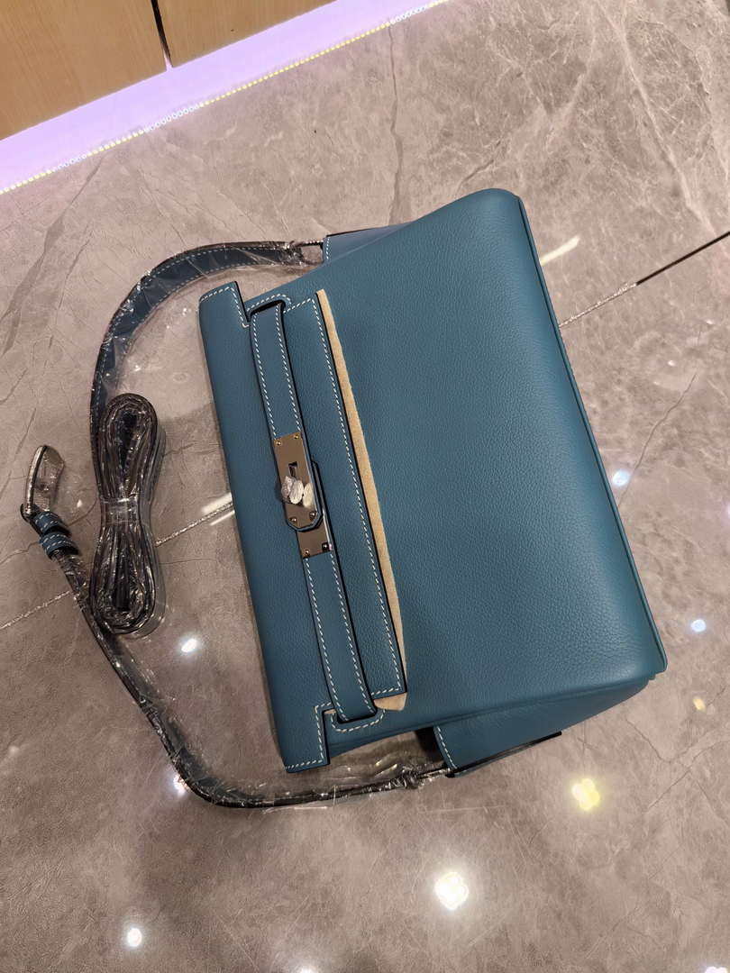 Hermes H084109CK25 Kelly Messager Shoulder Togo 25 bags Sky Blue Silver
