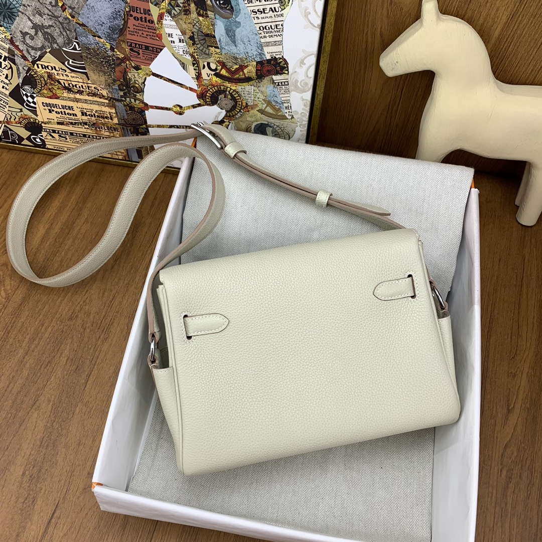 Hermes H084109CK25 Kelly Messager Shoulder Togo 25 bags White Silver