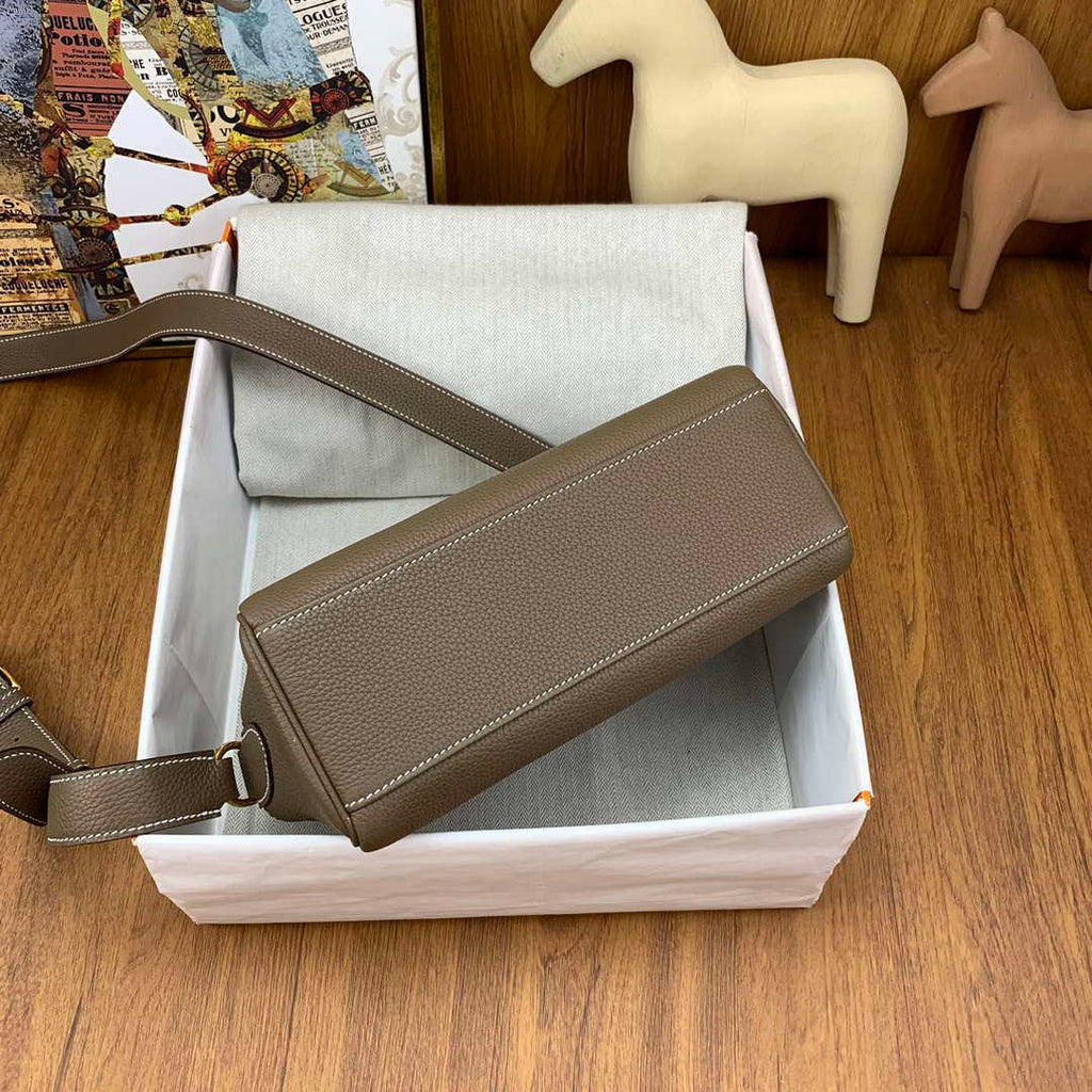 Hermes H084109CK25 Kelly Messager Shoulder Togo 25 bags Elephant Gray Gold